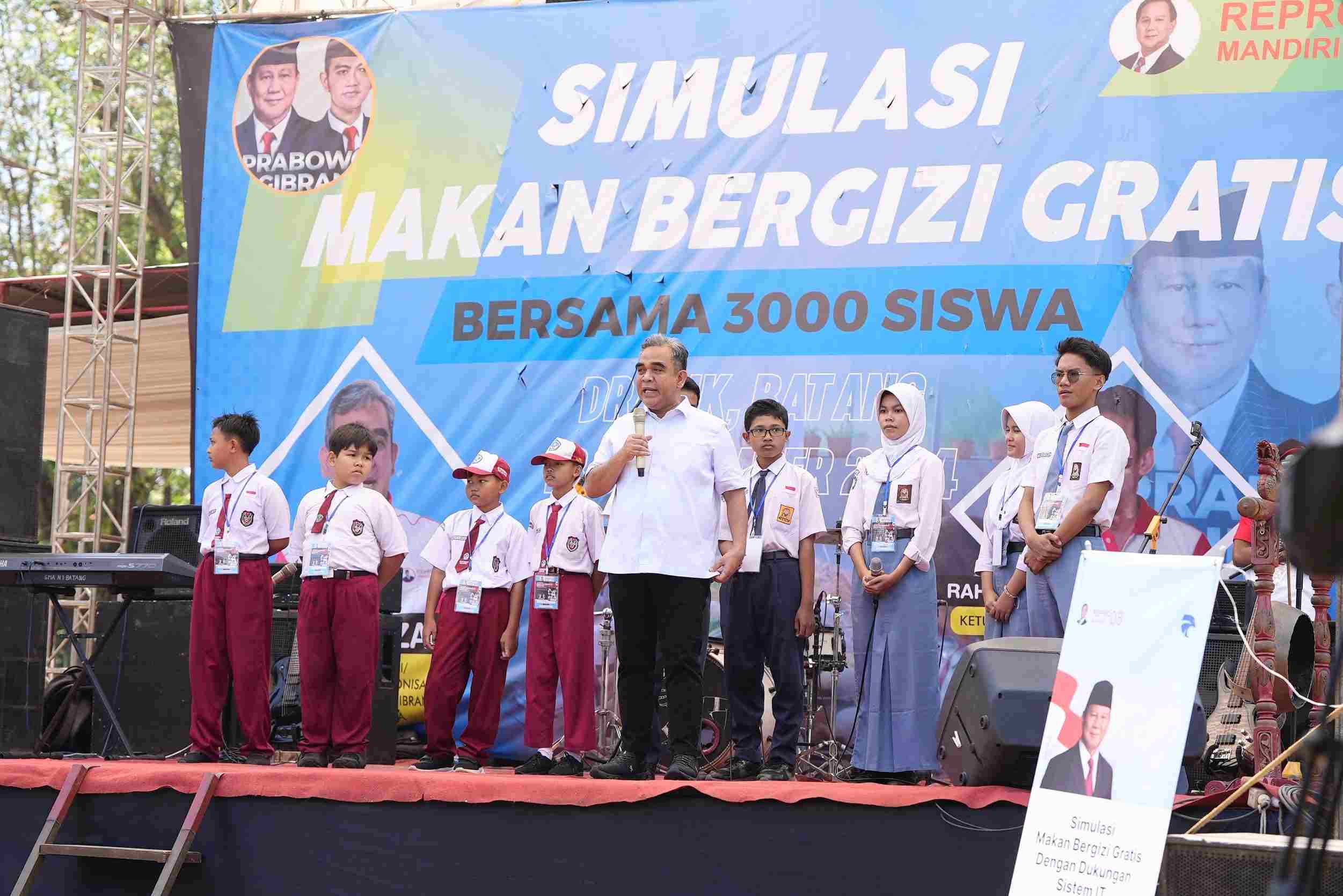Muzani Tinjau Simulasi 3 Ribu Siswa Makan Bergizi Gratis di Batang, Jawa Tengah