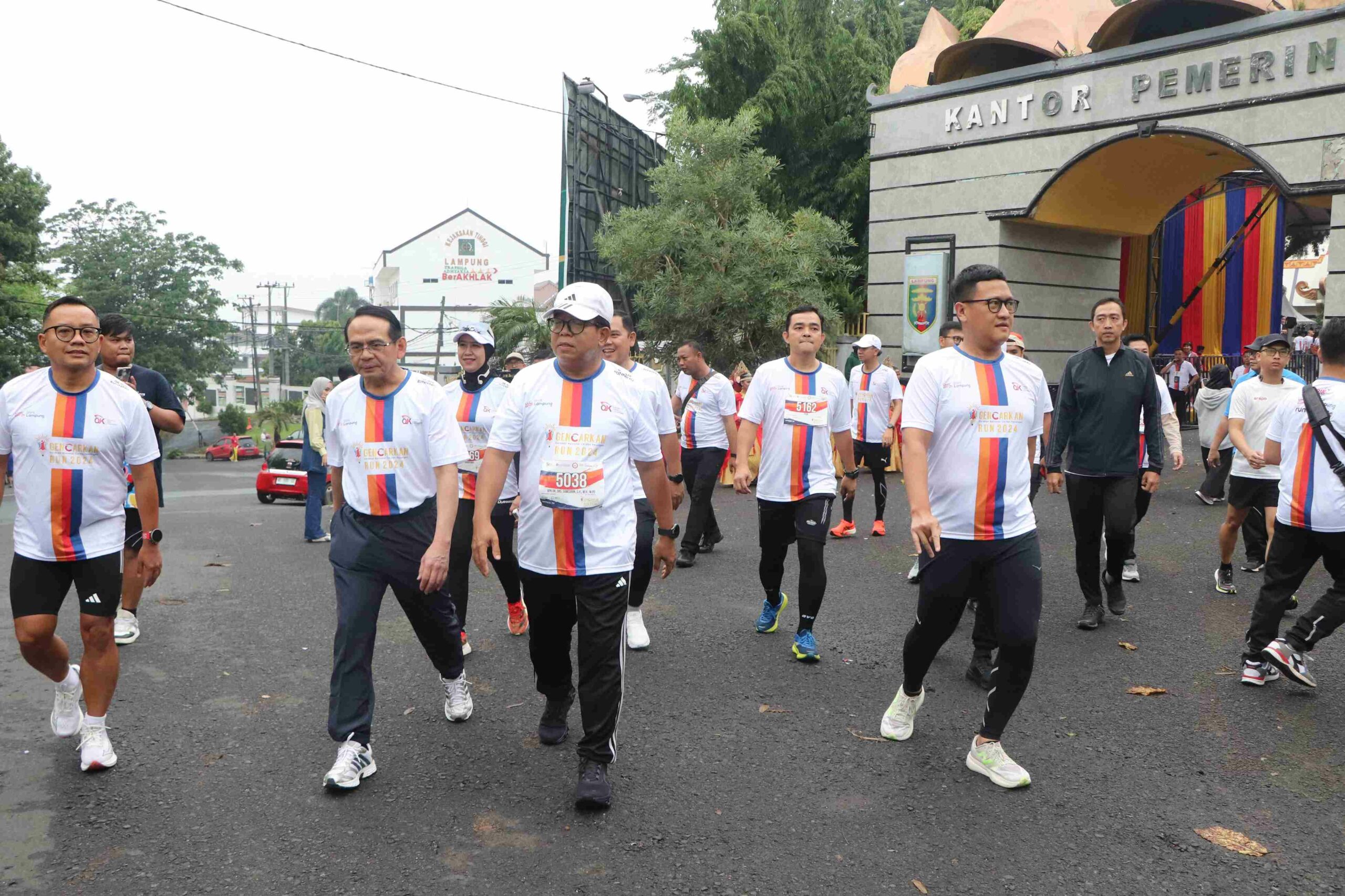 Gencarkan Literasi Keuangan, Penjabat Gubernur Lampung Lepas Peserta GENCARKAN Run 2024